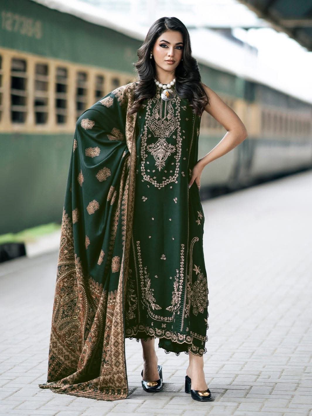 3 PC EMBROIDERED SUIT - BG850