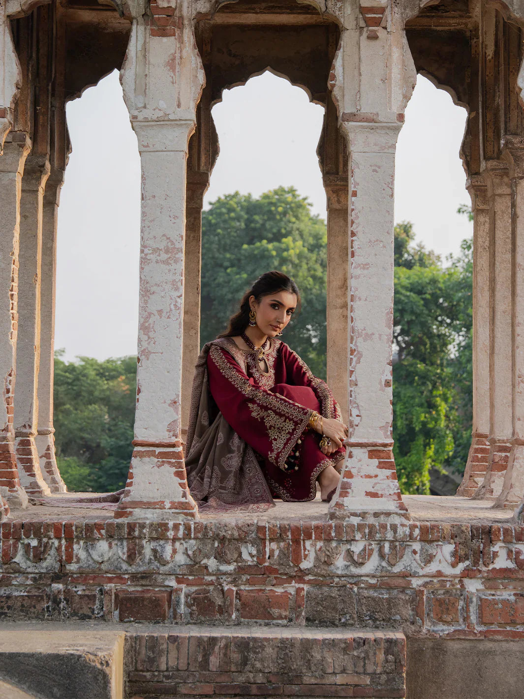 3 PC EMBROIDERED LAWN SUIT - BG851