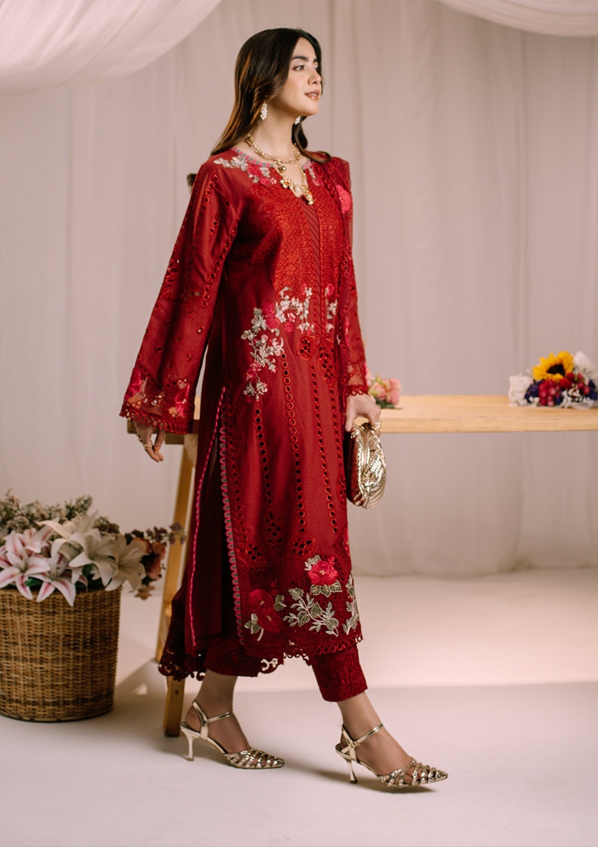 3 PC EMBROIDERED LAWN SUIT - BG858