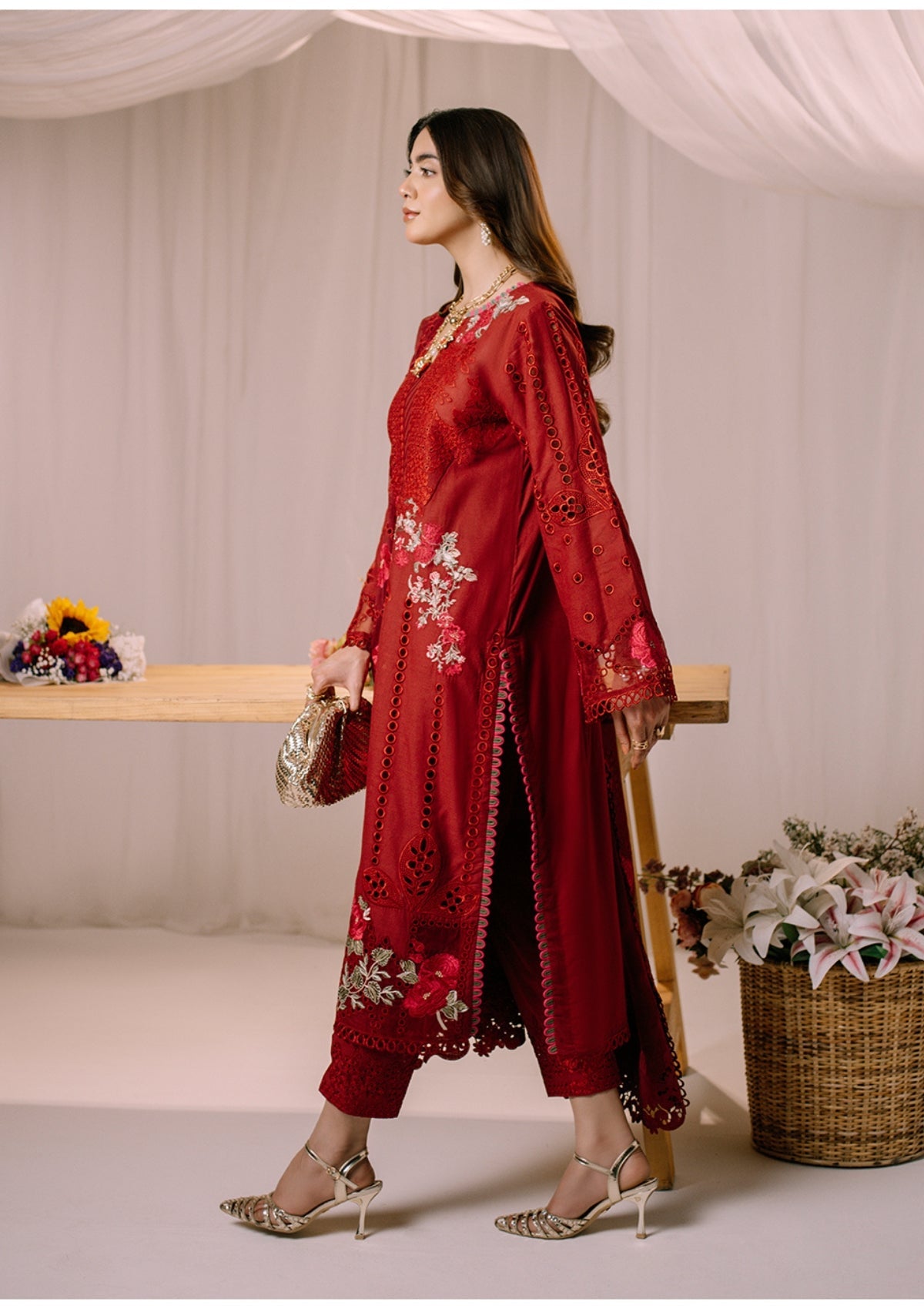 3 PC EMBROIDERED LAWN SUIT - BG858
